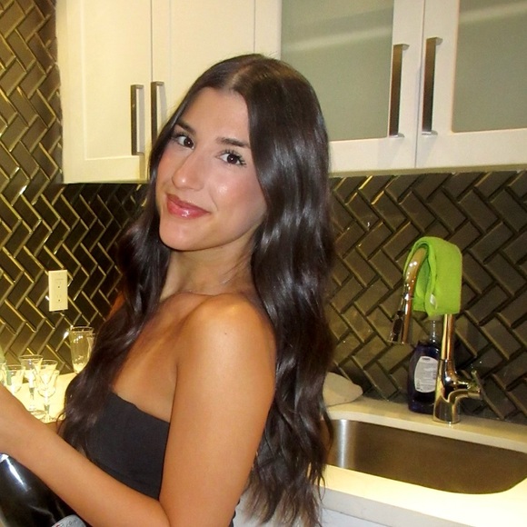 Meet your Posher, Nadia - Picture 1 of 1